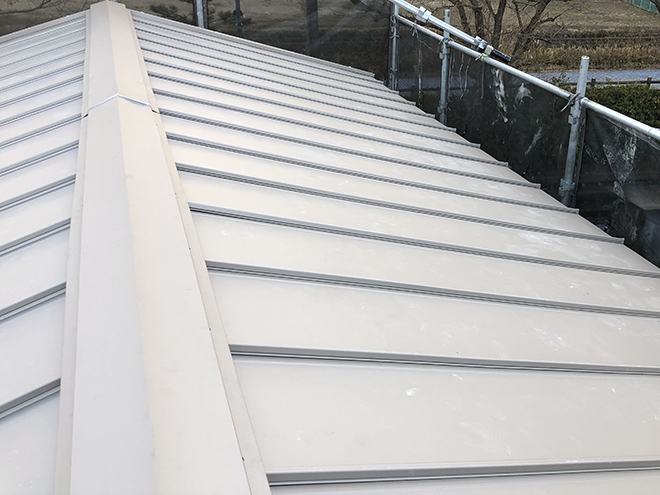 屋根葺き替え、雨漏りのリスクが少ない立平葺きとは？【吹田市高野台】