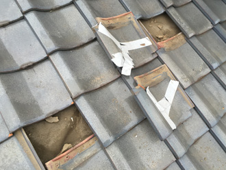 割れた瓦の差し替え