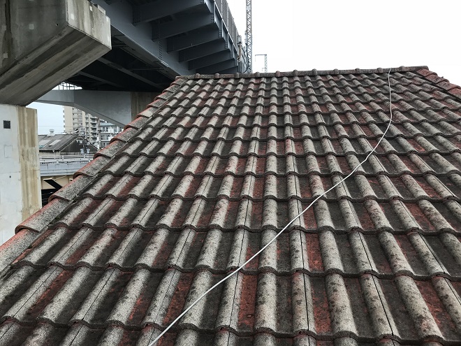 塗膜の剥がれたモニエル瓦