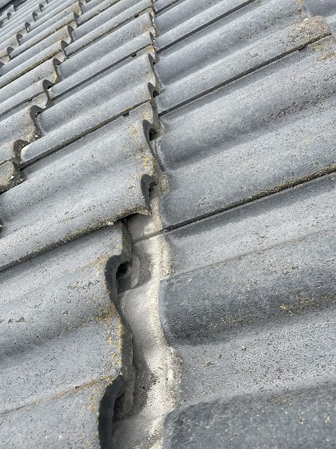 強風でズレた瓦東