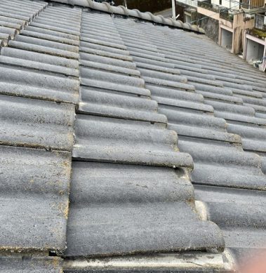 強風でズレた瓦東