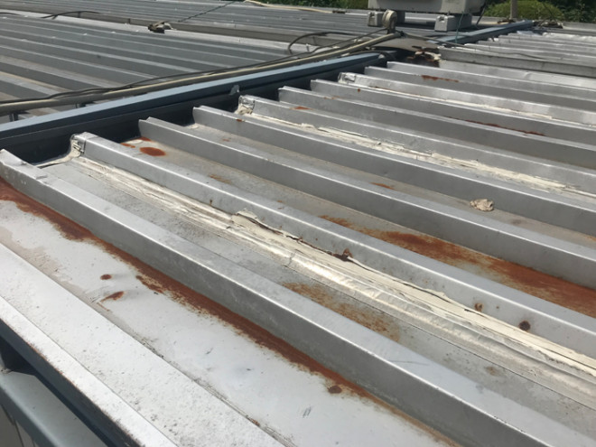 折半屋根からの雨漏り