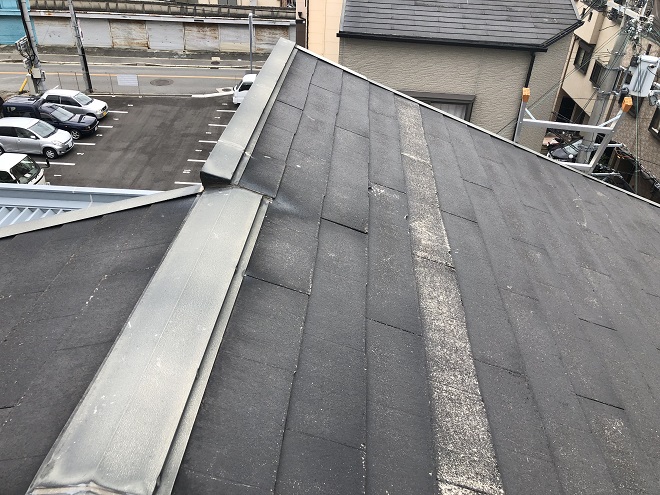 雨漏りの原因となった棟板金