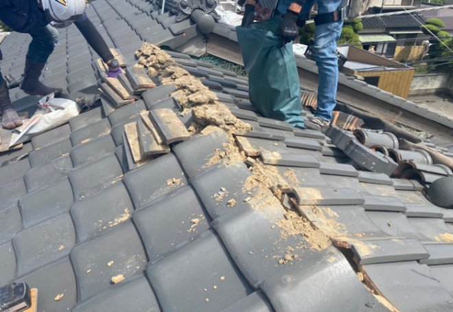 横浜市港南区上永谷にて崩れて雨漏りしている棟の取り直し工事