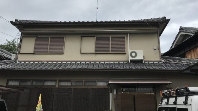 棟瓦の倒壊による雨漏り、補修工事前の現地調査と雨養生を実施｜吹田市