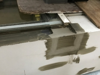 国立市中で外壁のクラックと目地コーキングの劣化で雨漏りしている外壁の補修工事