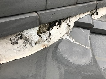 棟瓦の歪み・曲がりは雨漏りが原因！？棟取り直し工事をご提案｜吹田市上山手町