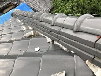 棟瓦の漆喰の剥がれ