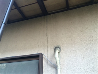 モルタルはクラックが発生しやすい傾向にあります