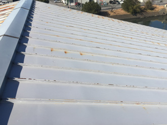 屋根の状態を調査