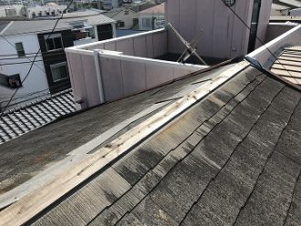 棟板金を剥がした状況