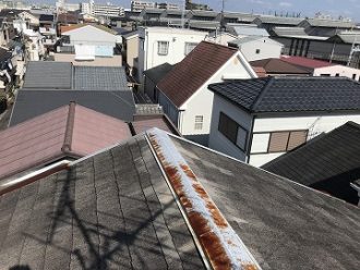 スレート屋根の棟板金に発錆