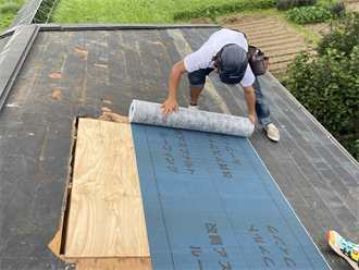 大網白里市木崎にて雨漏りの原因であった天窓を撤去し屋根葺き替え工事を実施