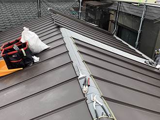 ガルバリウム鋼板製屋根材