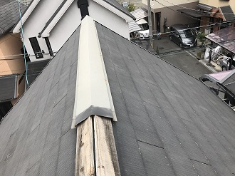 剥がれた棟板金