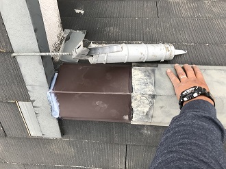 吹田市岸部南で強風による飛散で被害を受けた棟板金の復旧工事