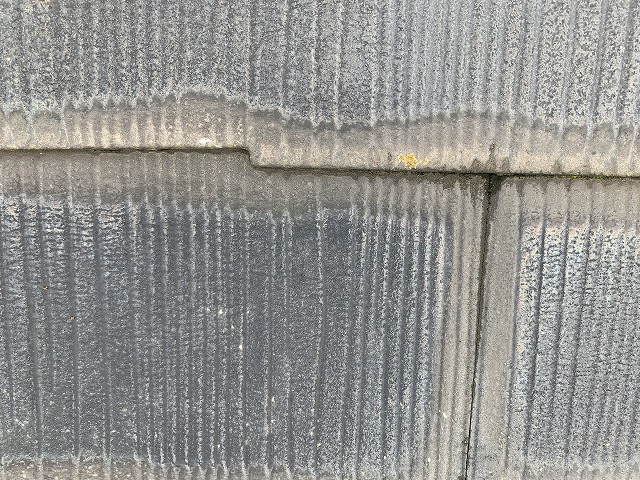 雨染みが起きている屋根材