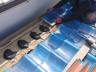 なんばん漆喰で瓦を補修