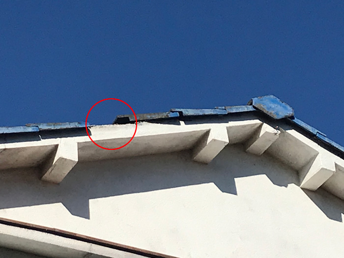 ケラバの瓦が剥がれている