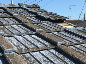 ケラバの瓦が落下している