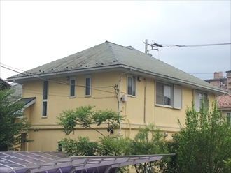 雨漏りを起こしたスレート屋根
