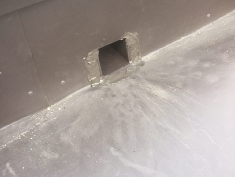 谷板金の排水溝部分