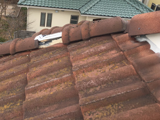 飛散した棟板瓦の交換工事