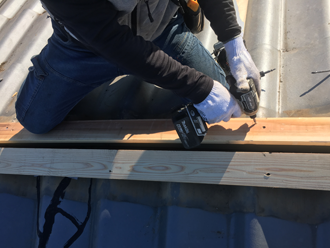 棟補修工事　貫板設置