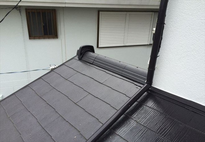 塗装後に雨漏りが発生したスレート
