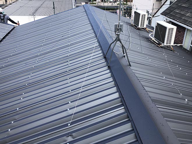 金属屋根のカバー工法