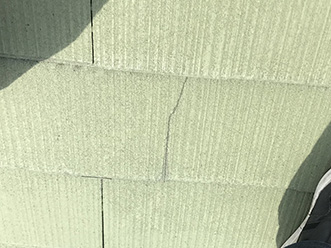 スレートにヒビ