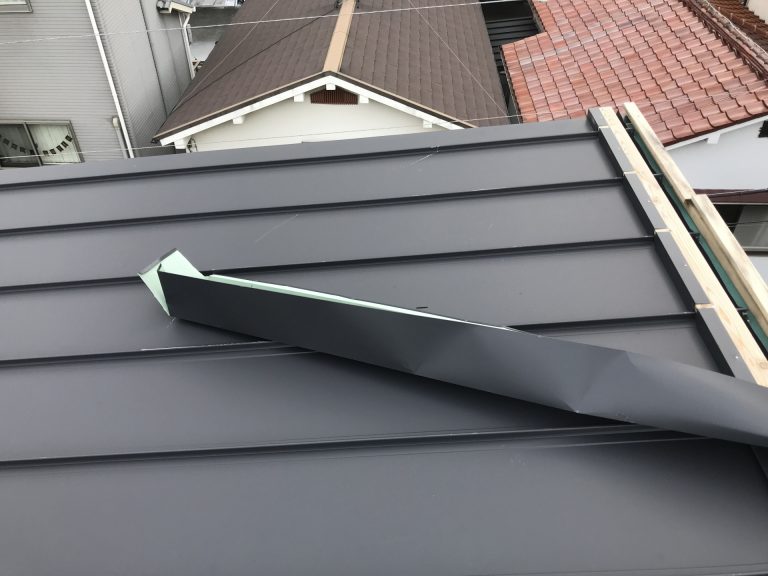 剥がれた棟板金