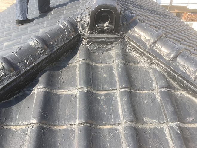 吹田市千里山西｜雨漏りの原因！水分が逃げ場を失う、これが間違ったラバーロック工法です！