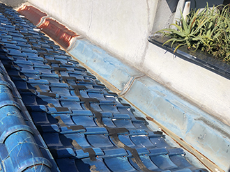 取り合いに設置された板金