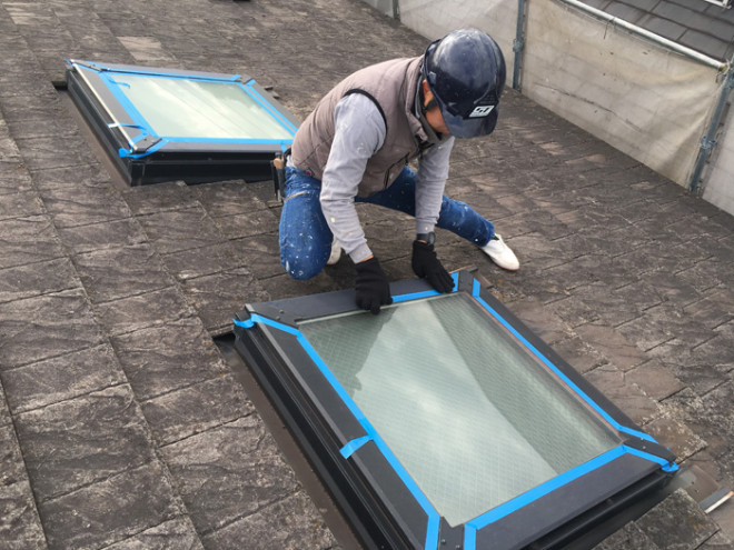 高座郡寒川町宮山で雨漏りしている天窓をコーキングと防水紙交換で雨漏り改善