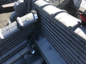 ズレて崩れそうな降り棟