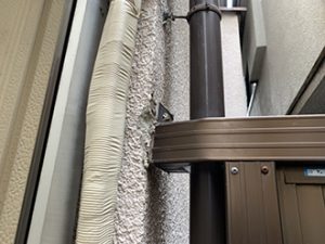 金具を取り付けている箇所がえぐれいています