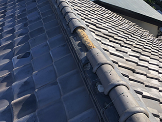 吹田市新芦屋上で瓦が落下して下地や葺き土が露出！雨漏りの危険性があります