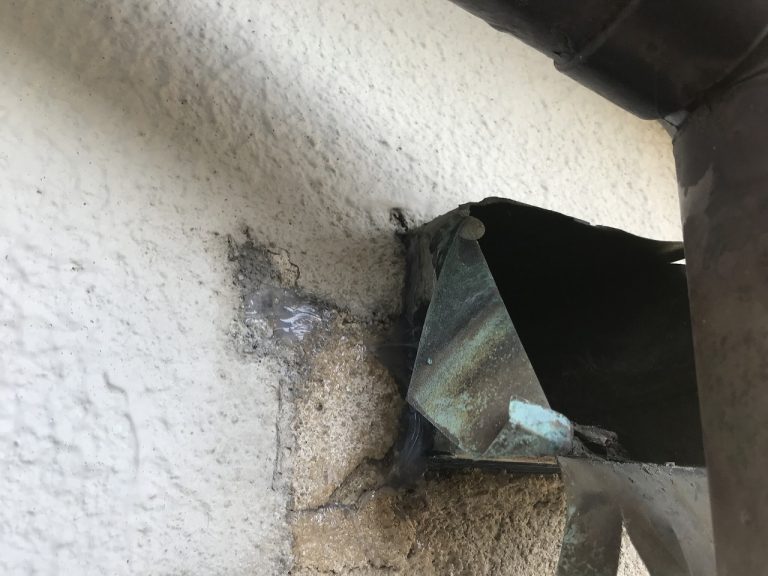 壁のクラック箇所を補修後