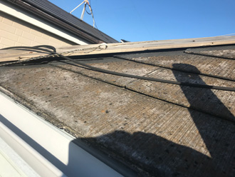 貫板だけが残った棟板金