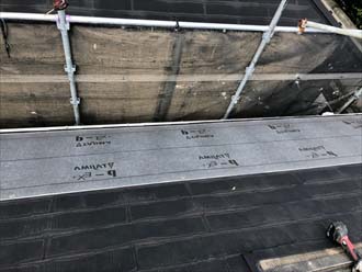 ルーフィングは軒先から敷く