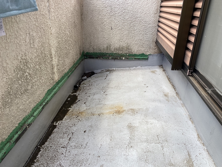 劣化したベランダ防水