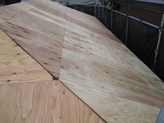 野地板の浮きが無いかをチェック