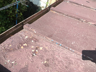 金属屋根が傷んでいる