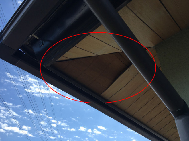 台風で破損した軒天の補修