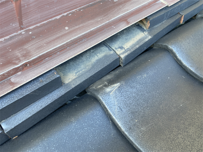 香取郡多古町飯笹にて瓦屋根と外壁との取り合い部分で発生した雨漏りを調査！