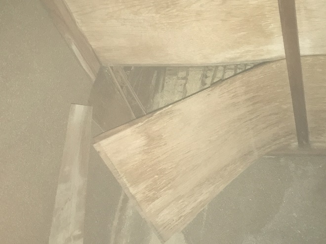 雨漏りによる押し入れ天井の抜け