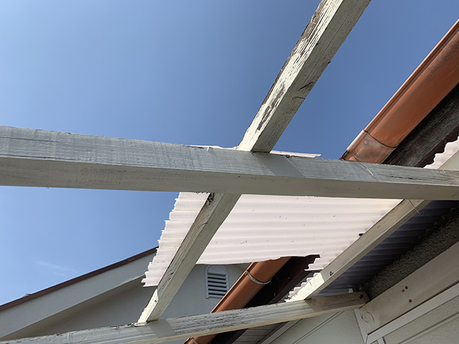 吹田市桃山台にてベランダリフォーム、ポリカとアルミで強いベランダへ！