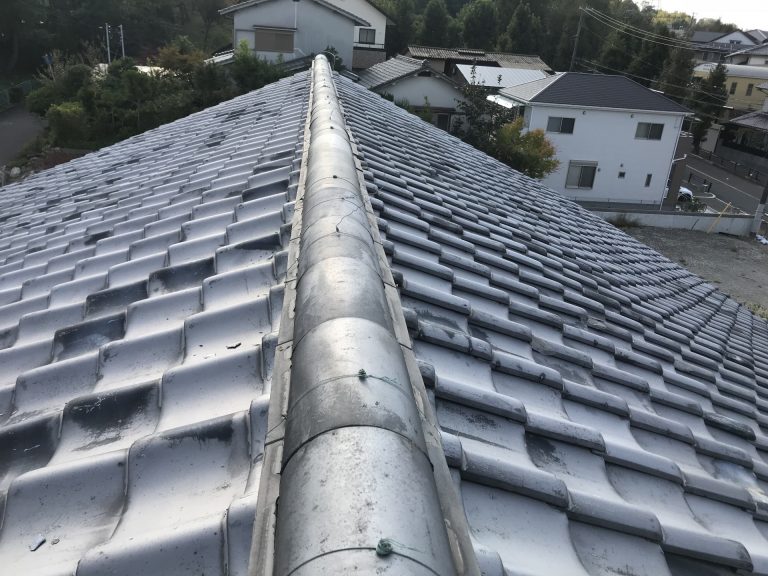 瓦屋根の棟