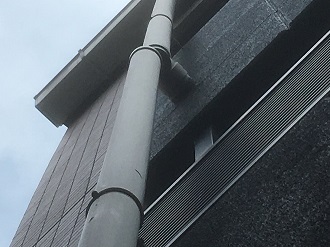 外れた竪樋